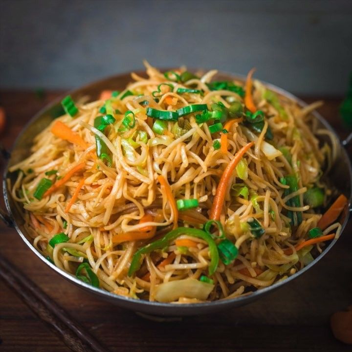 Veg hakka noodles 