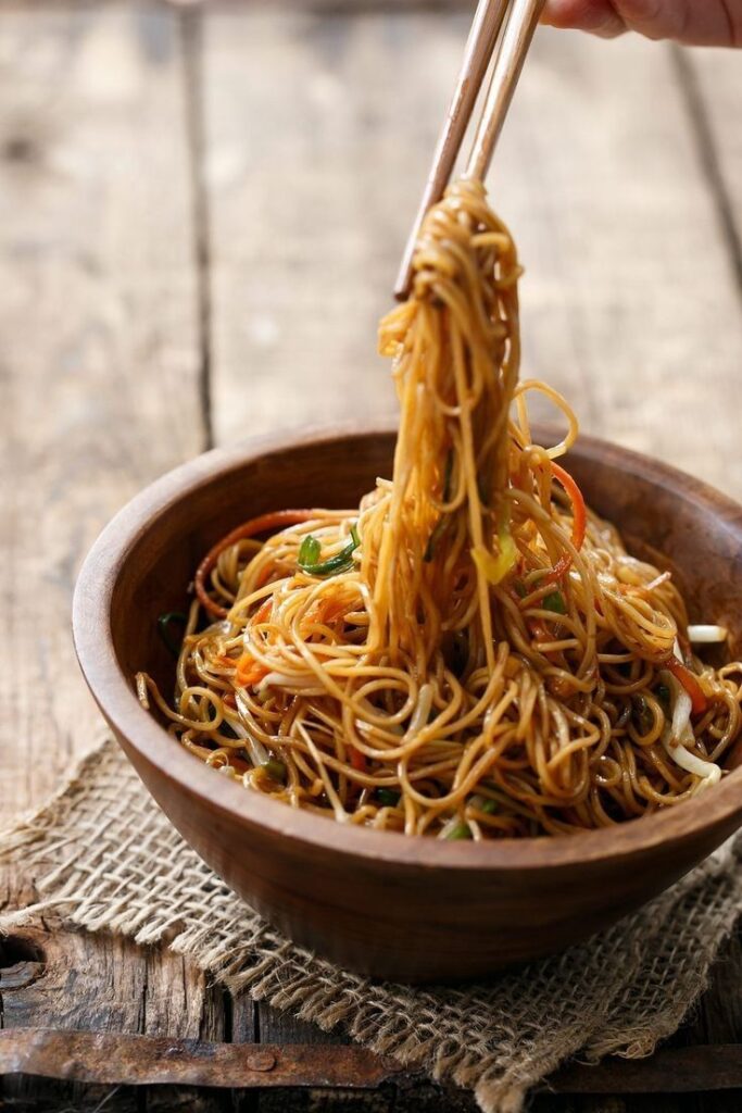 Veg hakka noodles 